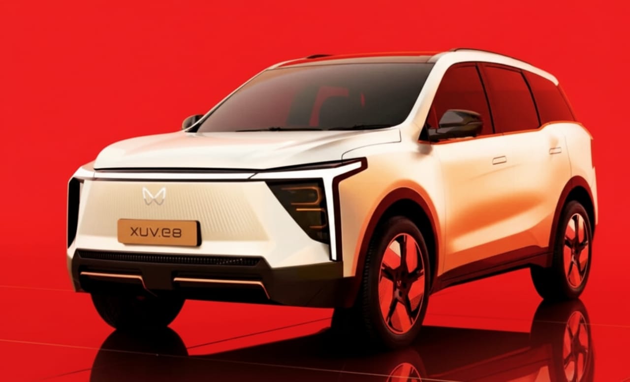 Mahindra XUV700 Electric Launch